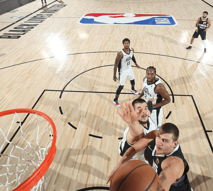 包含加拿大男篮力克凯尔特人，乔治·希尔送出助攻的词条