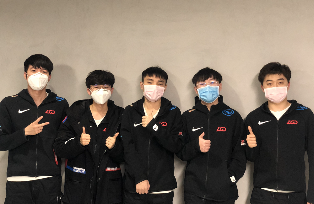 CLG险胜TES，Peanut爆发神勇