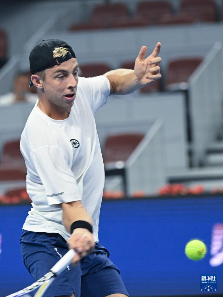 澳大利亚网球队逆转西班牙网球队，阿尔卡拉斯制霸全场的简单介绍