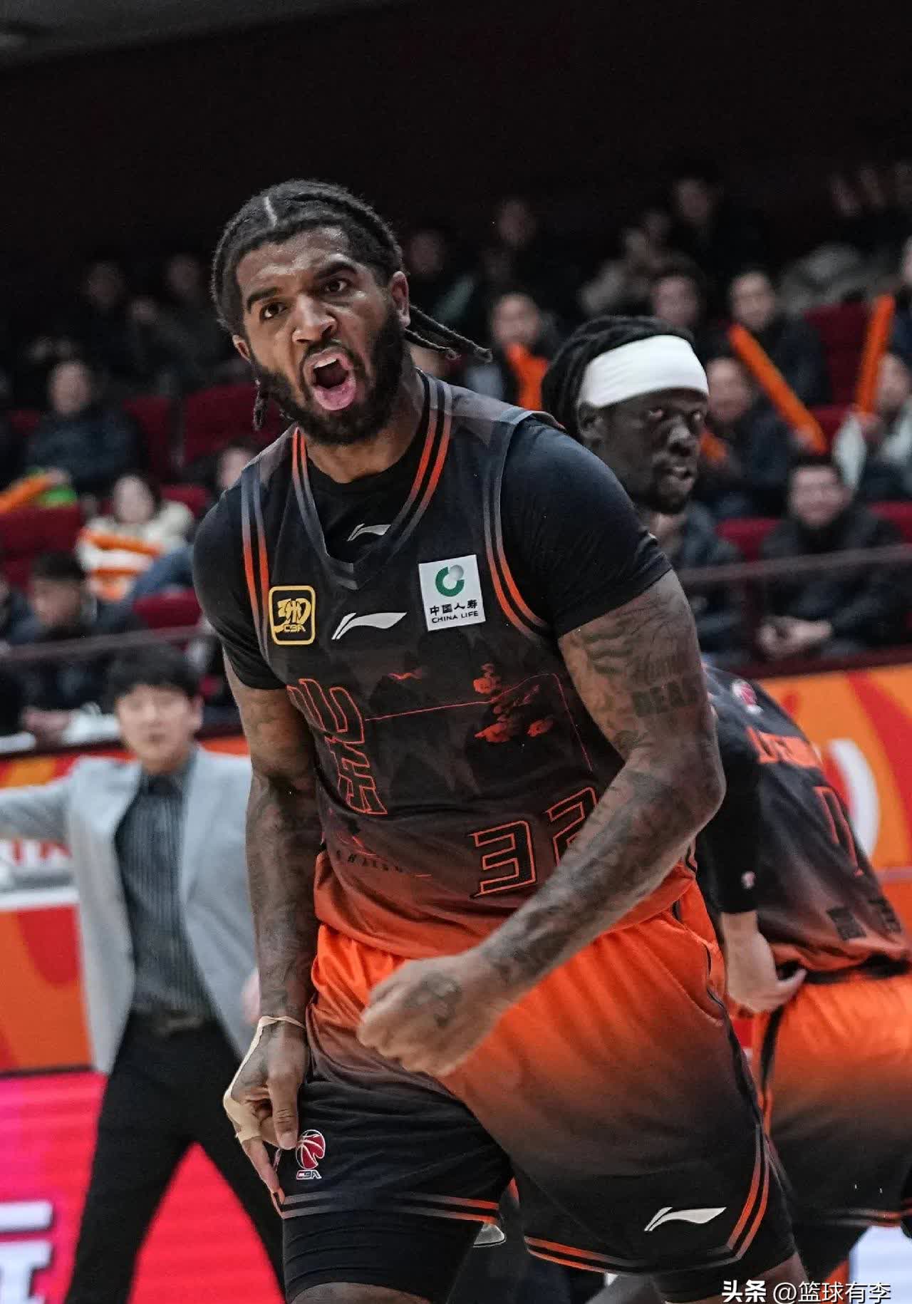 山东男篮壮志凌云，全力冲击前四