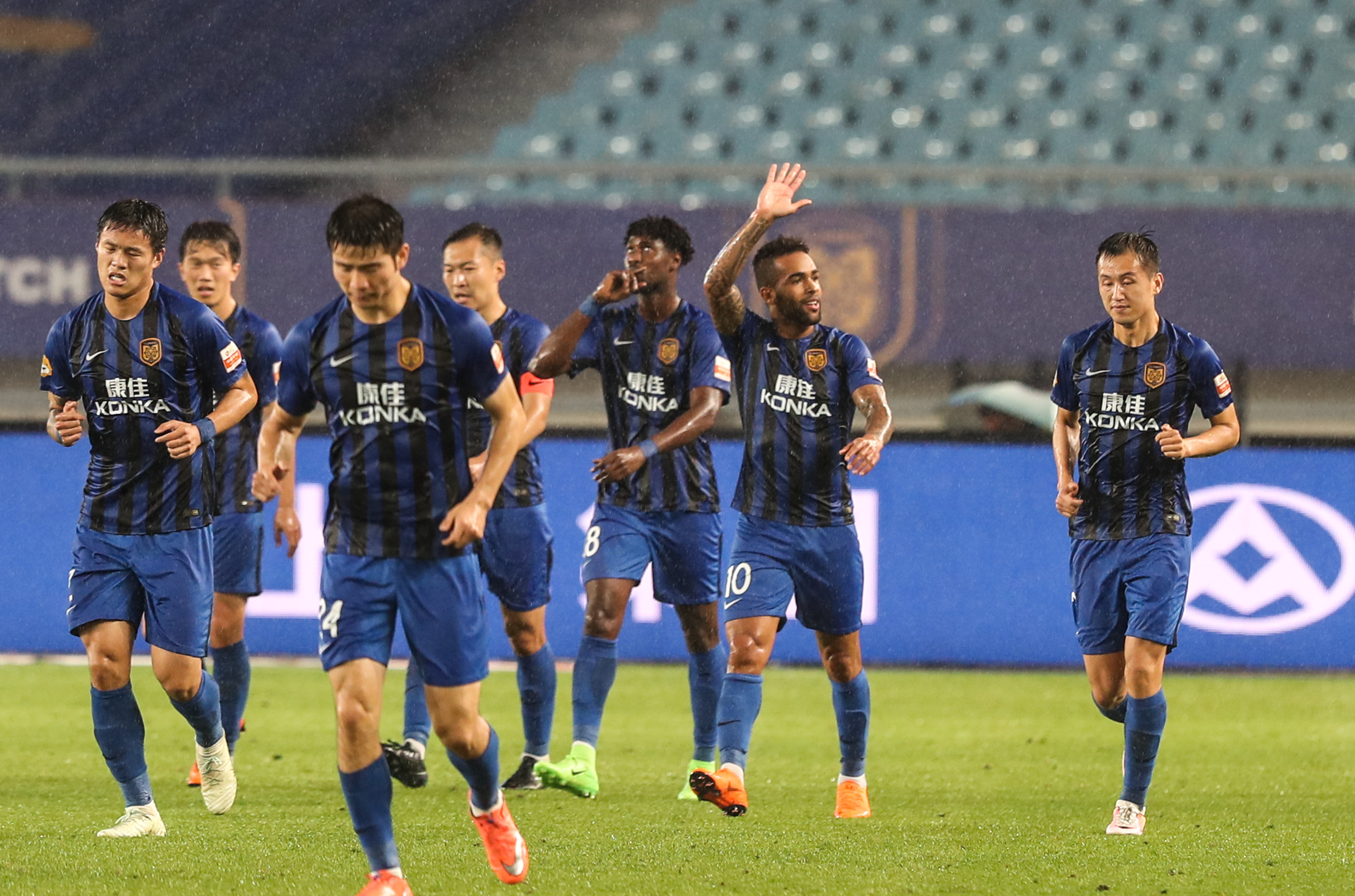 包含江苏苏宁备战中超关键战，力争卫冕冠军的词条