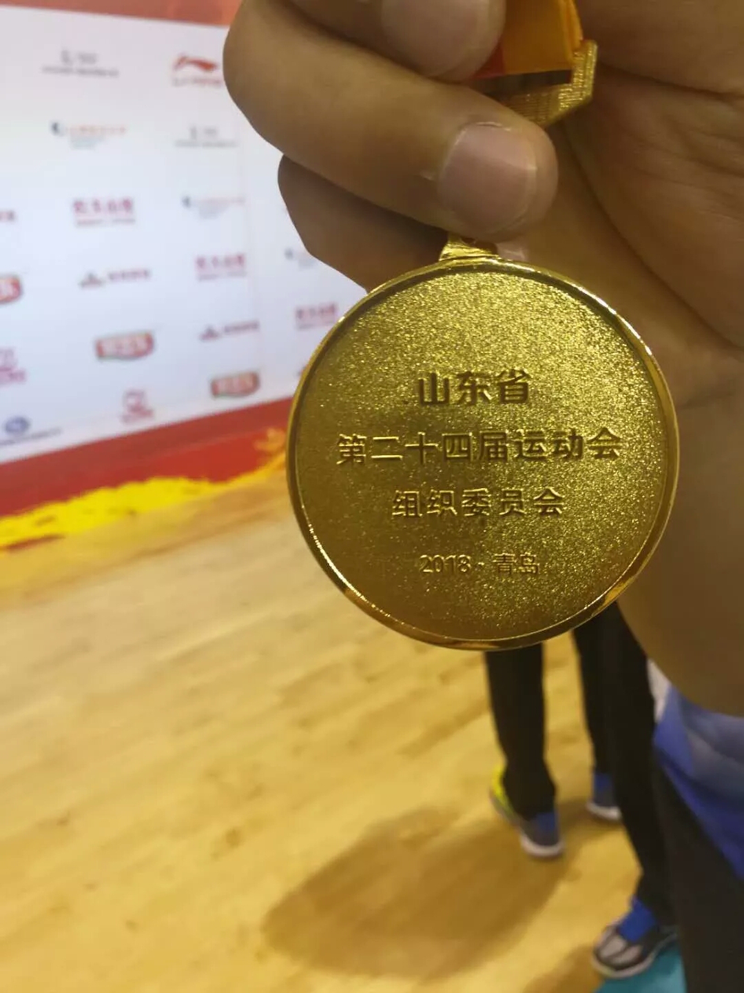 包含意大利运动员斩获多面金牌夺得耀眼胜利的词条