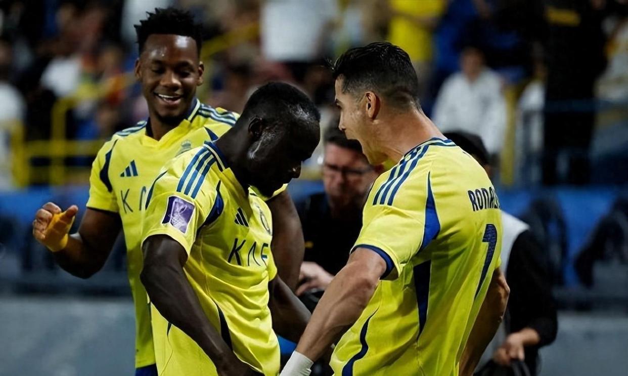 沙特球队艰难晋级，勉强跻身淘汰赛的简单介绍