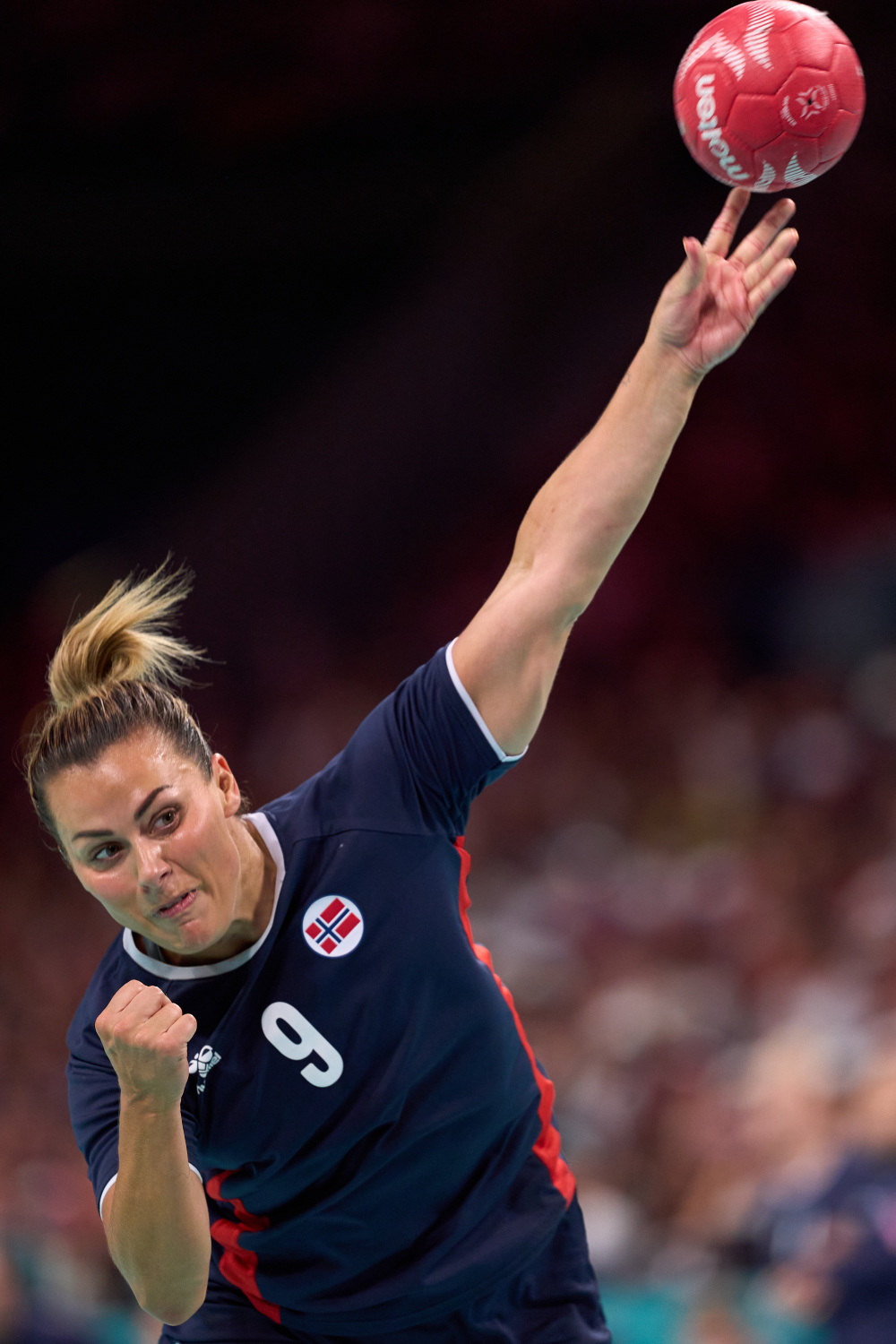 关于巴黎险胜挪威，戈麦斯统治全场的信息