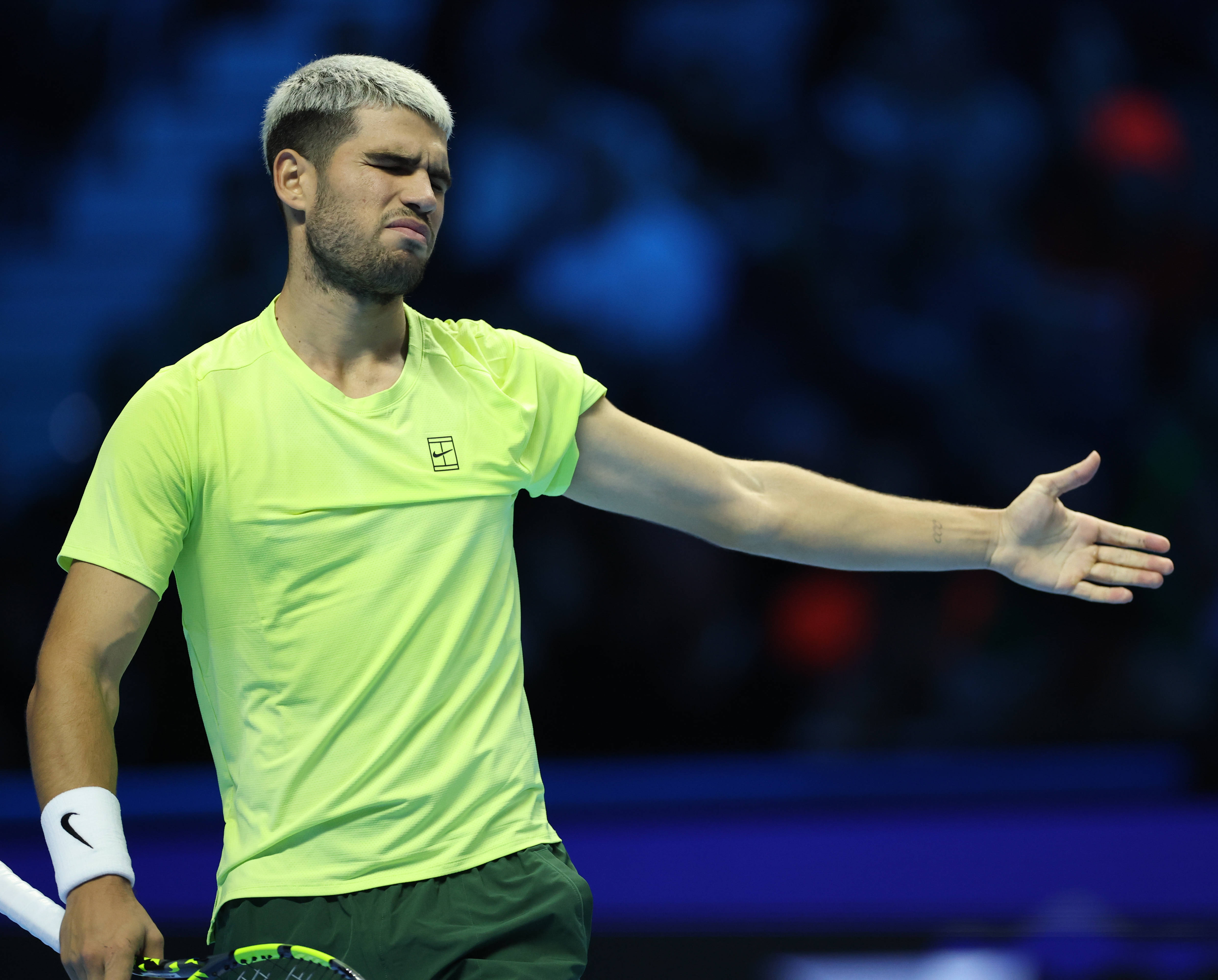 包含ATP总决赛轻取法网，阿尔卡拉斯点燃赛场的词条