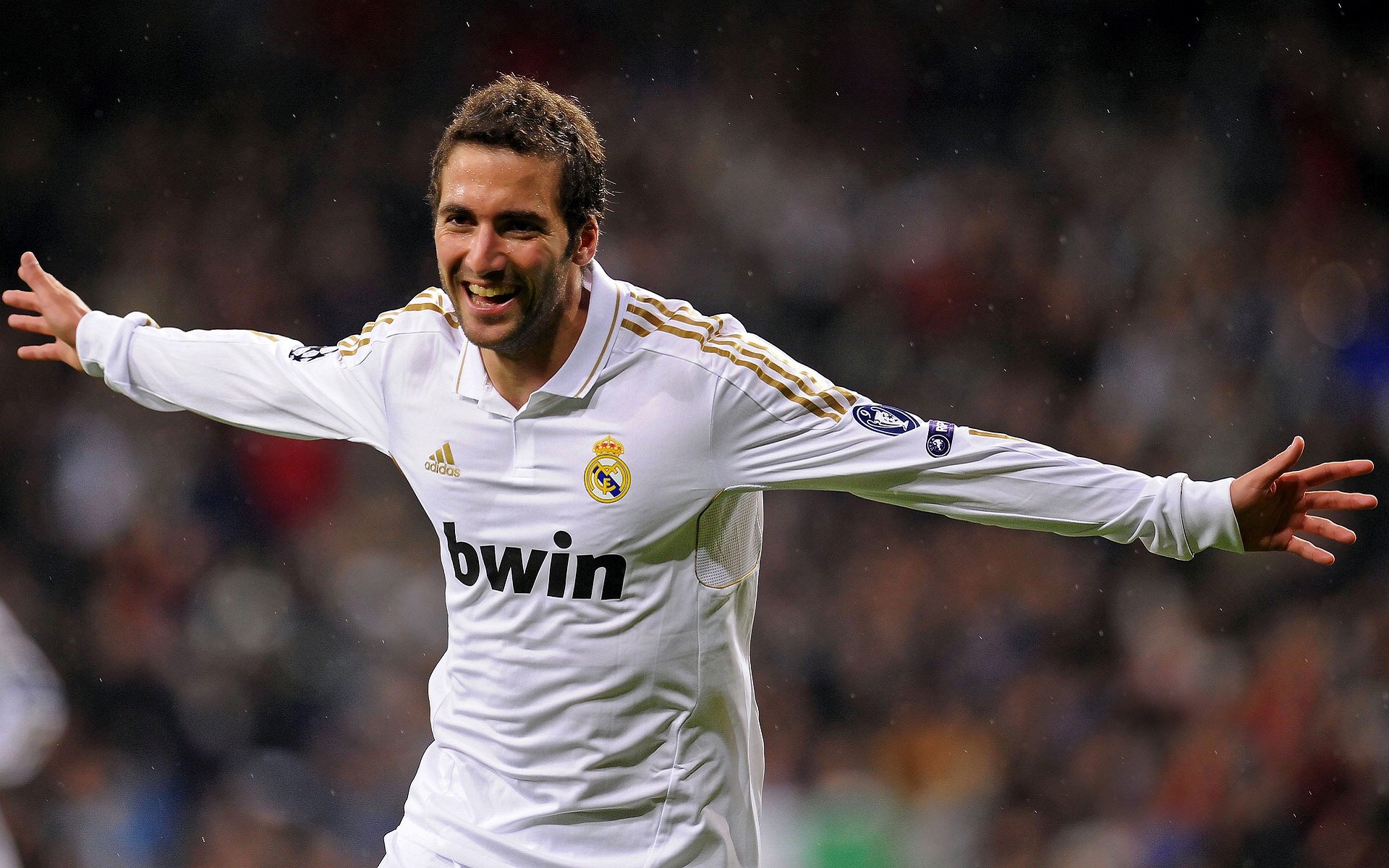 新王登基与旧神黄昏，从哥伦比亚斩落美国到贝林厄姆的满分启示